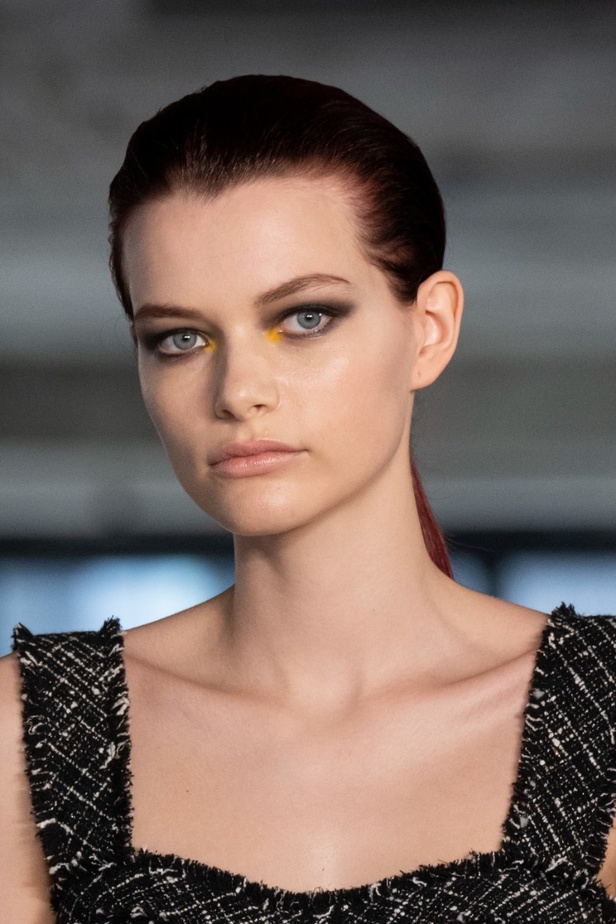 مكياج وتسريحات شعر عرض أزياء مجموعة Jason Wu لموسم خريف وشتاء 2022 في نيويورك