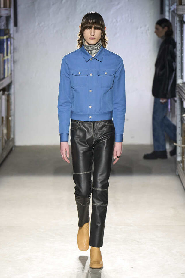 الألوان الحيادية والتصاميم الكلاسيكية سيطرت على عرض MM6 MAISON MARGIELA في ميلانو