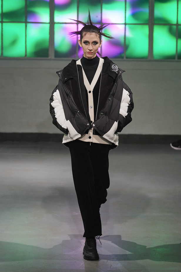 عرض أزياء مجموعة Mark Fast لموسم خريف وشتاء 2022 في لندن