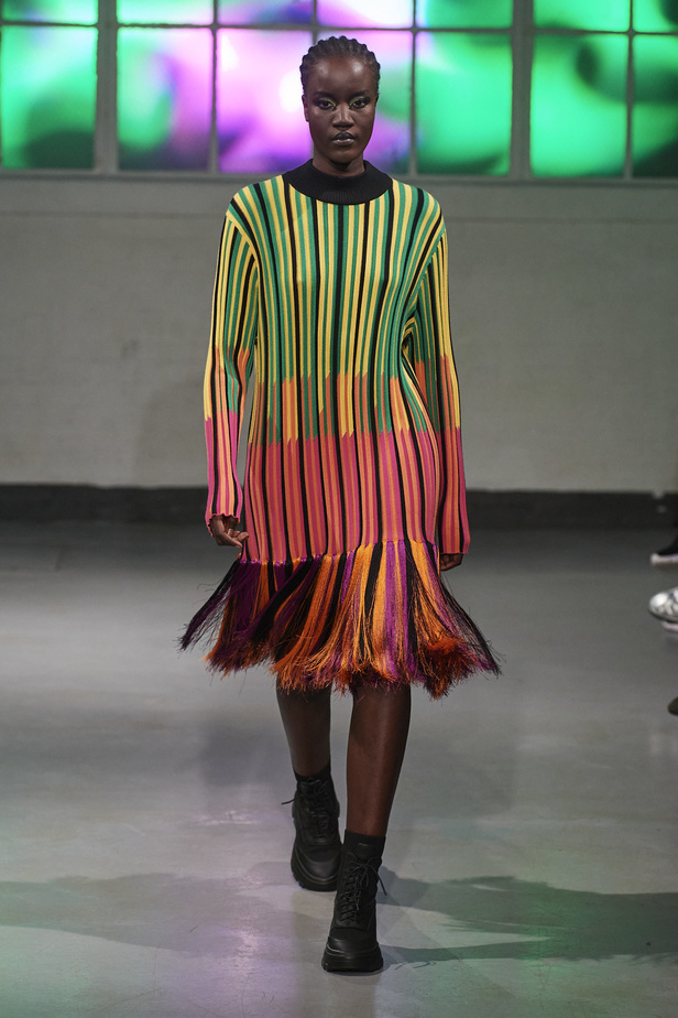 عرض أزياء مجموعة Mark Fast لموسم خريف وشتاء 2022 في لندن