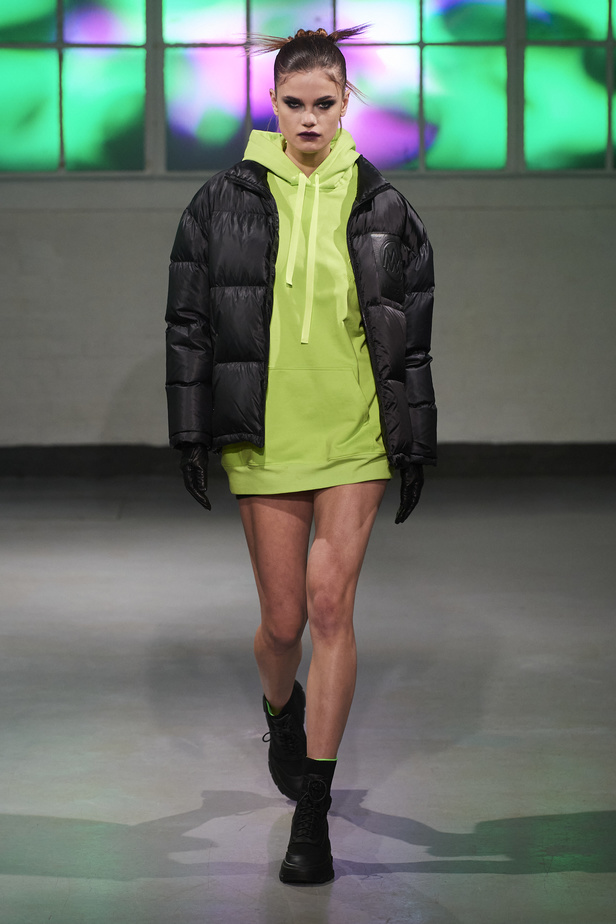 عرض أزياء مجموعة Mark Fast لموسم خريف وشتاء 2022 في لندن