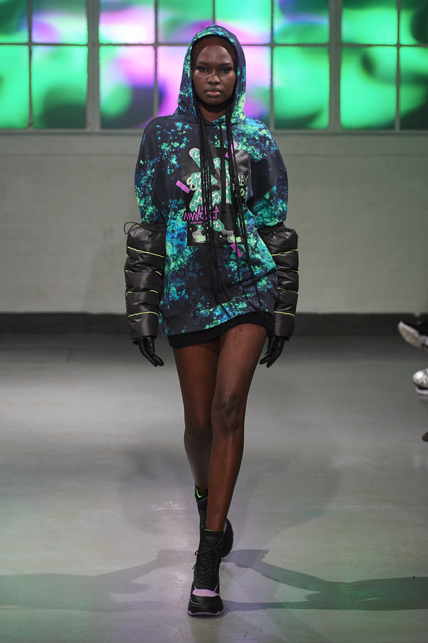 عرض أزياء مجموعة Mark Fast لموسم خريف وشتاء 2022 في لندن