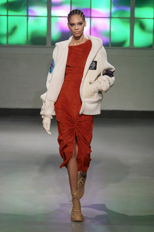 عرض أزياء مجموعة Mark Fast لموسم خريف وشتاء 2022 في لندن