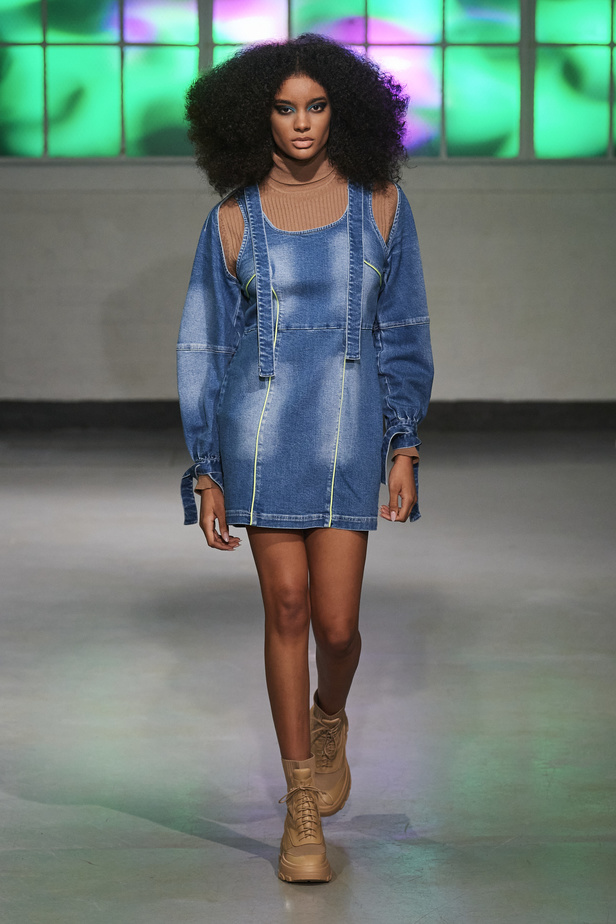 عرض أزياء مجموعة Mark Fast لموسم خريف وشتاء 2022 في لندن