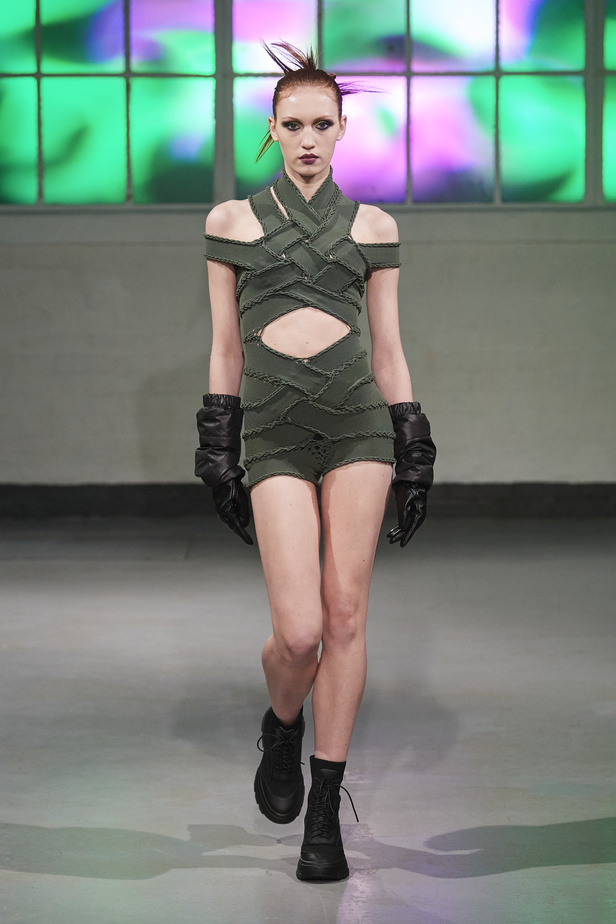 عرض أزياء مجموعة Mark Fast لموسم خريف وشتاء 2022 في لندن