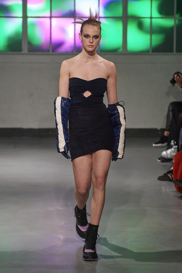 عرض أزياء مجموعة Mark Fast لموسم خريف وشتاء 2022 في لندن