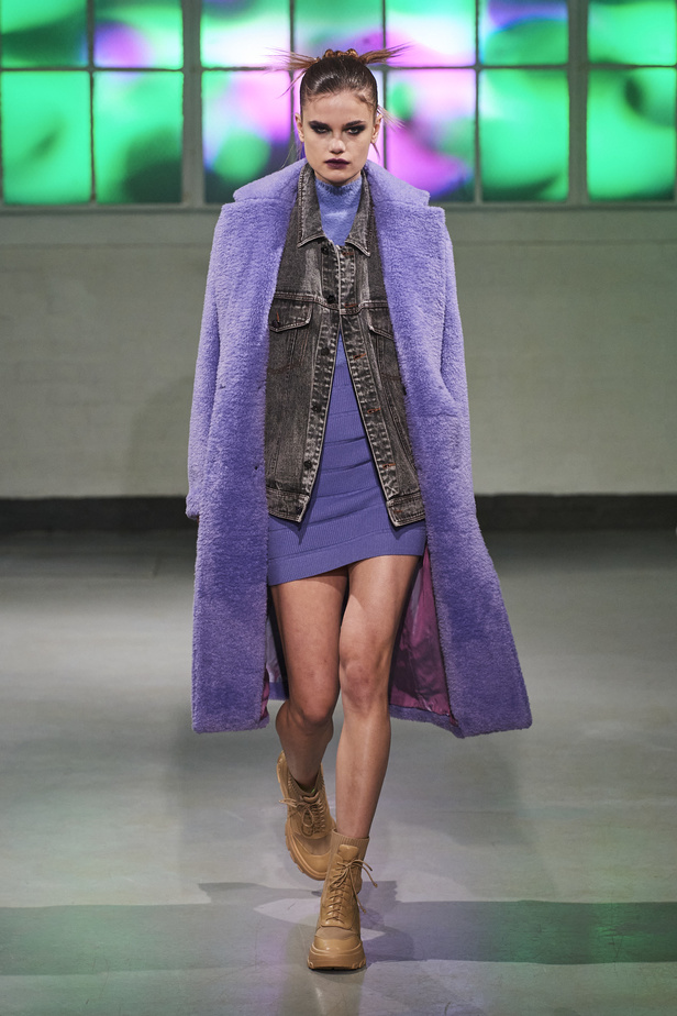 عرض أزياء مجموعة Mark Fast لموسم خريف وشتاء 2022 في لندن