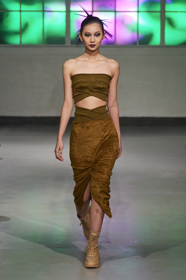 عرض أزياء مجموعة Mark Fast لموسم خريف وشتاء 2022 في لندن