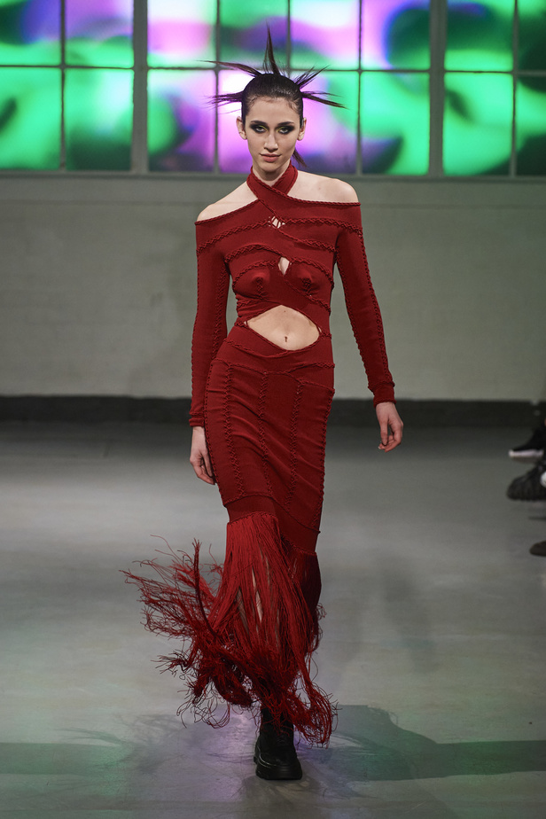 عرض أزياء مجموعة Mark Fast لموسم خريف وشتاء 2022 في لندن