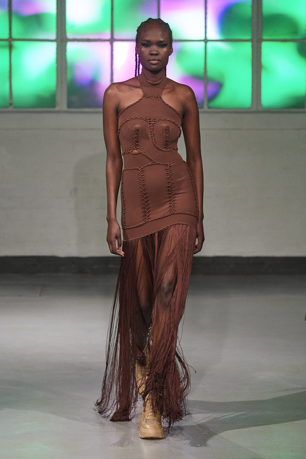 عرض أزياء مجموعة Mark Fast لموسم خريف وشتاء 2022 في لندن