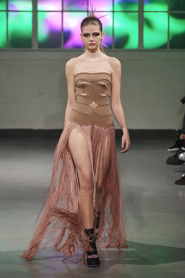 عرض أزياء مجموعة Mark Fast لموسم خريف وشتاء 2022 في لندن