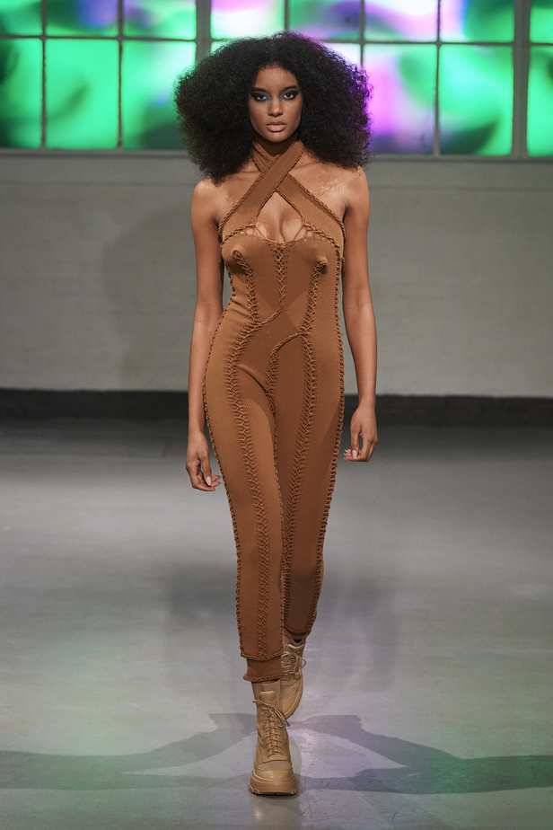 عرض أزياء مجموعة Mark Fast لموسم خريف وشتاء 2022 في لندن