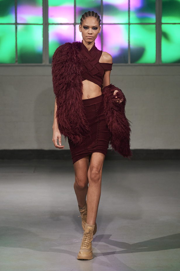 عرض أزياء مجموعة Mark Fast لموسم خريف وشتاء 2022 في لندن