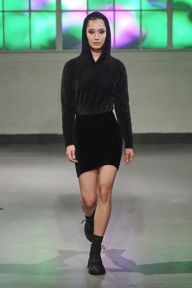 عرض أزياء مجموعة Mark Fast لموسم خريف وشتاء 2022 في لندن