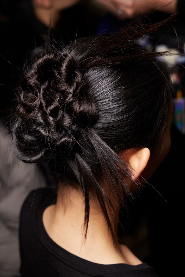 اطلالات جمالية من مجموعة Mark Fast  لموسم خريف وشتاء 2022 في لندن