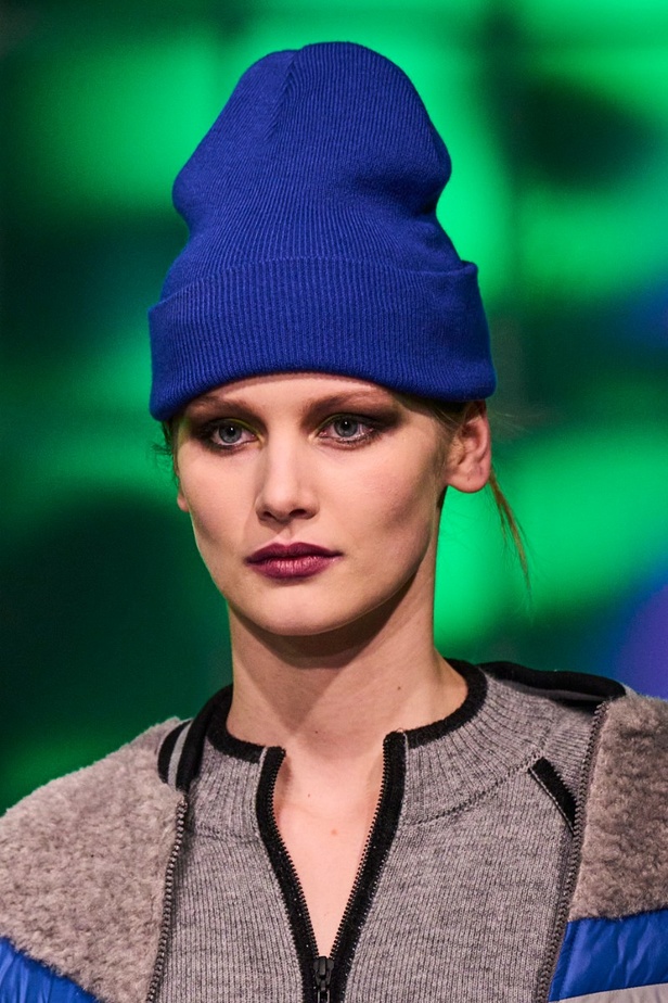 اطلالات جمالية من مجموعة Mark Fast  لموسم خريف وشتاء 2022 في لندن