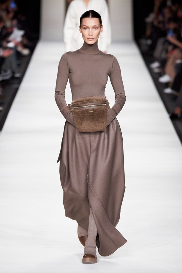 مجموعة  Max Mara لخريف 2022 تلبي متطلبات الجيل الجديد