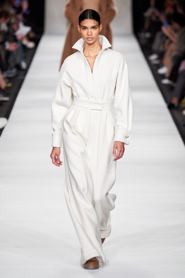 مجموعة  Max Mara لخريف 2022 تلبي متطلبات الجيل الجديد