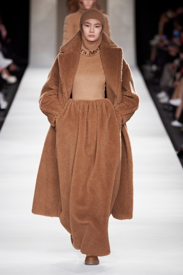 مجموعة  Max Mara لخريف 2022 تلبي متطلبات الجيل الجديد