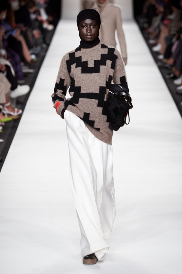مجموعة  Max Mara لخريف 2022 تلبي متطلبات الجيل الجديد