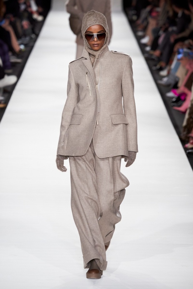 مجموعة  Max Mara لخريف 2022 تلبي متطلبات الجيل الجديد