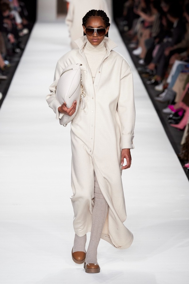 مجموعة  Max Mara لخريف 2022 تلبي متطلبات الجيل الجديد