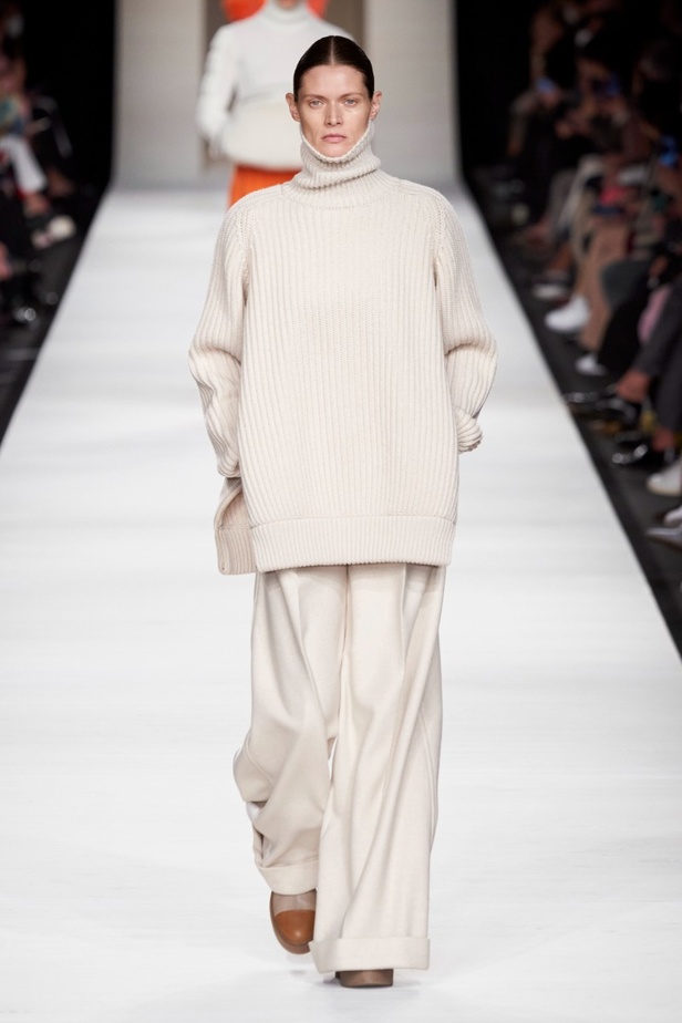 مجموعة  Max Mara لخريف 2022 تلبي متطلبات الجيل الجديد