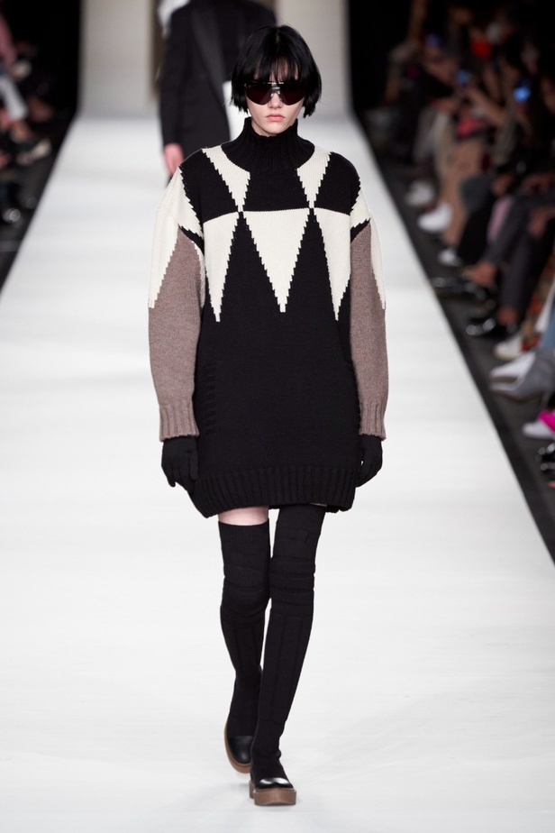 مجموعة  Max Mara لخريف 2022 تلبي متطلبات الجيل الجديد