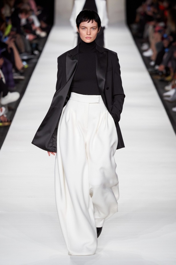 مجموعة  Max Mara لخريف 2022 تلبي متطلبات الجيل الجديد