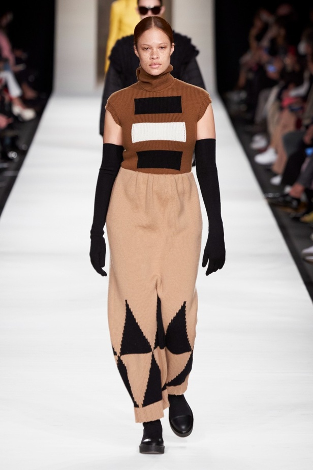 مجموعة  Max Mara لخريف 2022 تلبي متطلبات الجيل الجديد