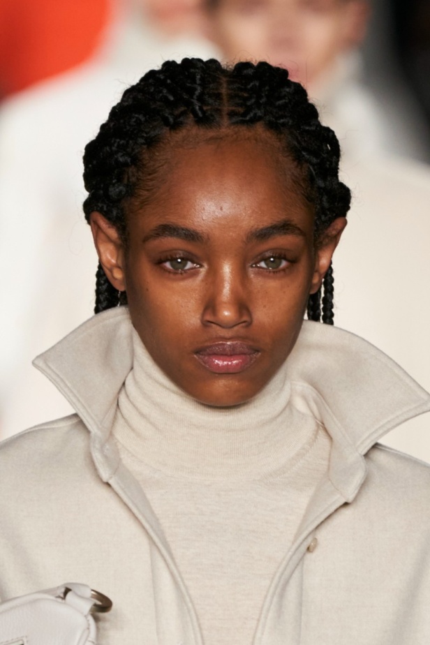 اطلالات جمالية من عرض  Max Mara لخريف 2022