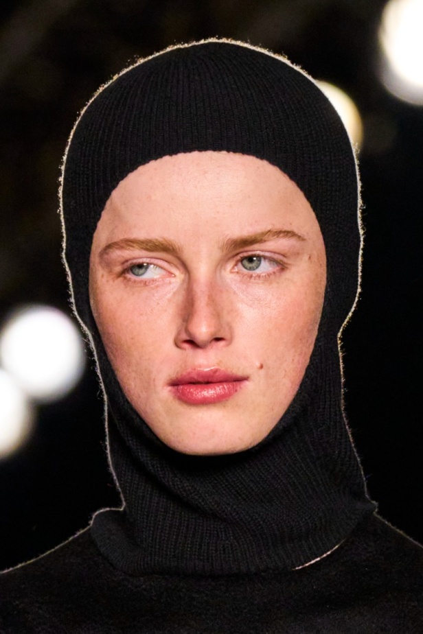 اطلالات جمالية من عرض  Max Mara لخريف 2022