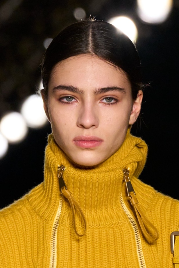 اطلالات جمالية من عرض  Max Mara لخريف 2022