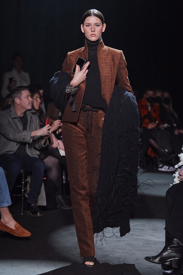 عرض أزياء مجموعة Brandon Maxwell لموسم خريف وشتاء 2022 في نيويورك