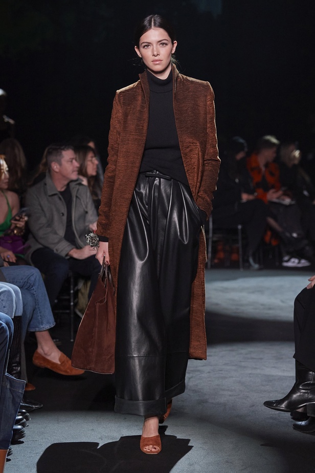 عرض أزياء مجموعة Brandon Maxwell لموسم خريف وشتاء 2022 في نيويورك