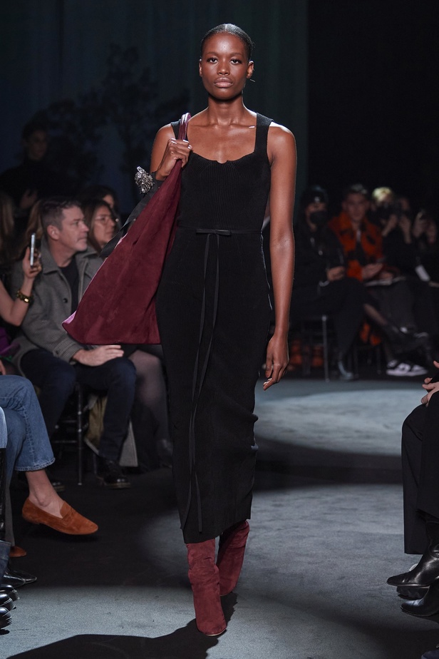 عرض أزياء مجموعة Brandon Maxwell لموسم خريف وشتاء 2022 في نيويورك