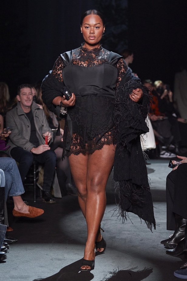 عرض أزياء مجموعة Brandon Maxwell لموسم خريف وشتاء 2022 في نيويورك