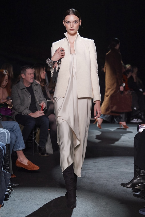 عرض أزياء مجموعة Brandon Maxwell لموسم خريف وشتاء 2022 في نيويورك