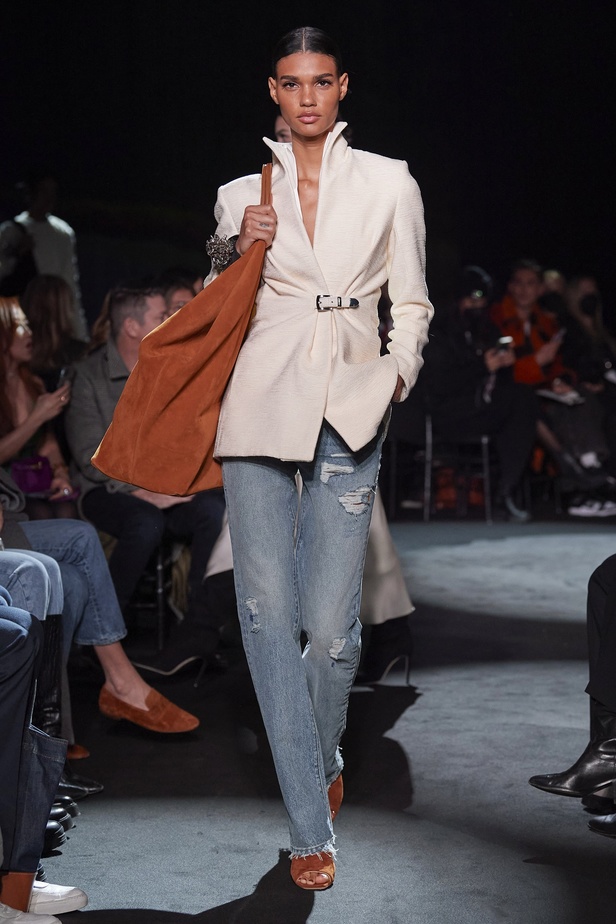 عرض أزياء مجموعة Brandon Maxwell لموسم خريف وشتاء 2022 في نيويورك