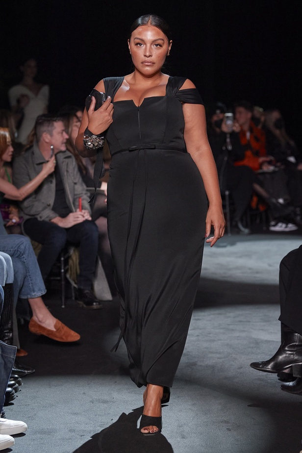 عرض أزياء مجموعة Brandon Maxwell لموسم خريف وشتاء 2022 في نيويورك