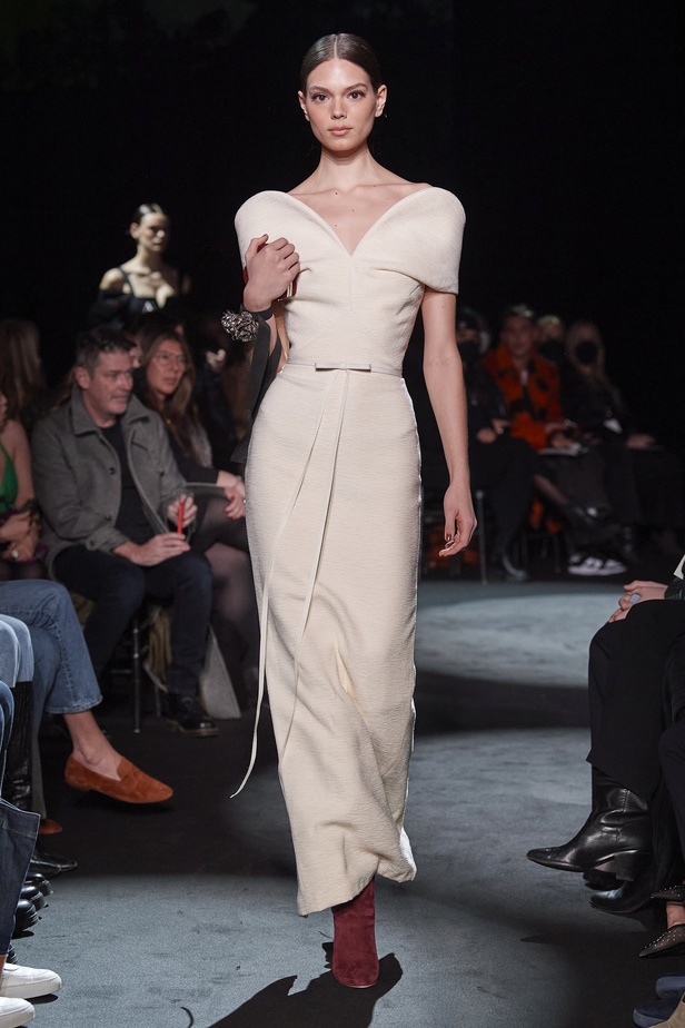 عرض أزياء مجموعة Brandon Maxwell لموسم خريف وشتاء 2022 في نيويورك