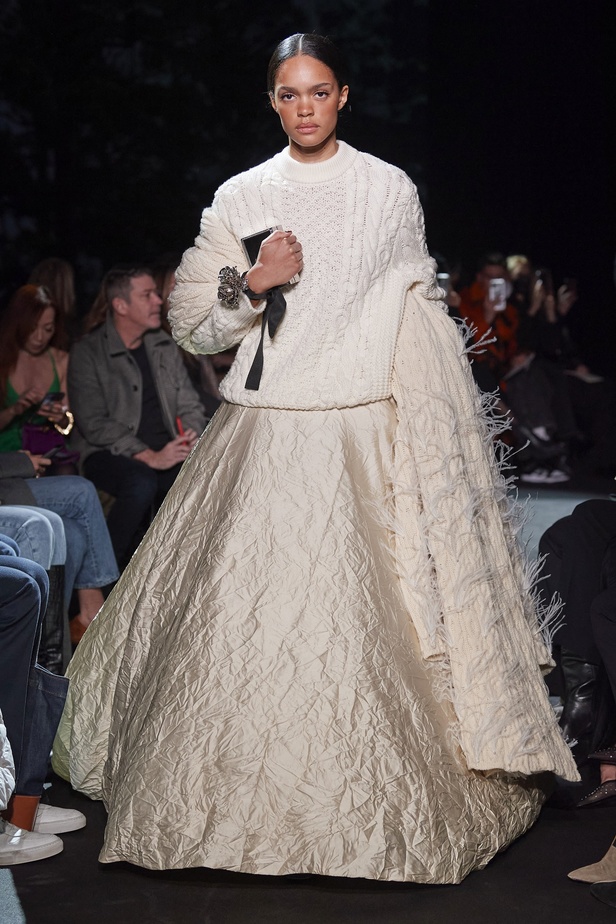 عرض أزياء مجموعة Brandon Maxwell لموسم خريف وشتاء 2022 في نيويورك