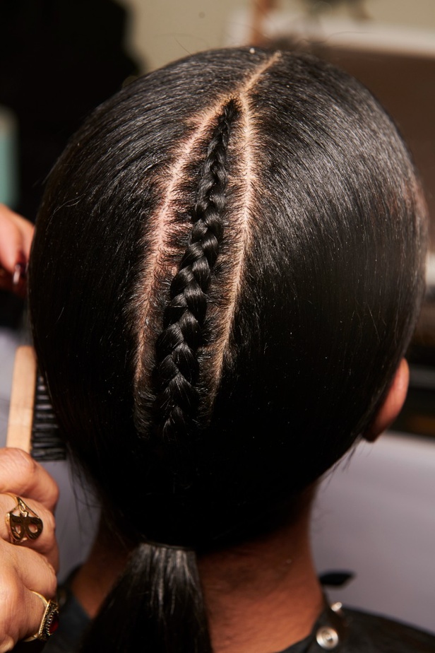 مكياج وتسريحات شعر عرض أزياء مجموعة Brandon Maxwell لموسم خريف وشتاء 2022 في نيويورك