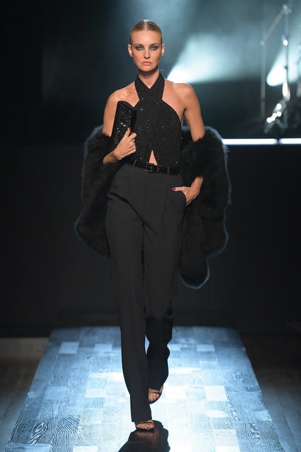 مجموعة Michael Kors لخريف وشتاء 2022 رسالة حب إلى ليالي نيويورك