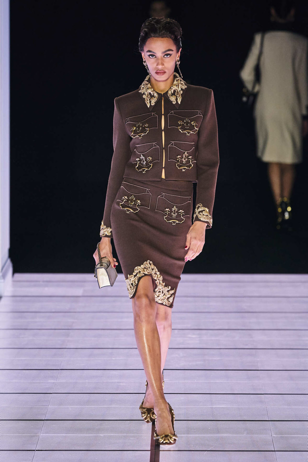 عرض أزياء مجموعة Moschino لموسم خريف وشتاء 2022 في ميلانو