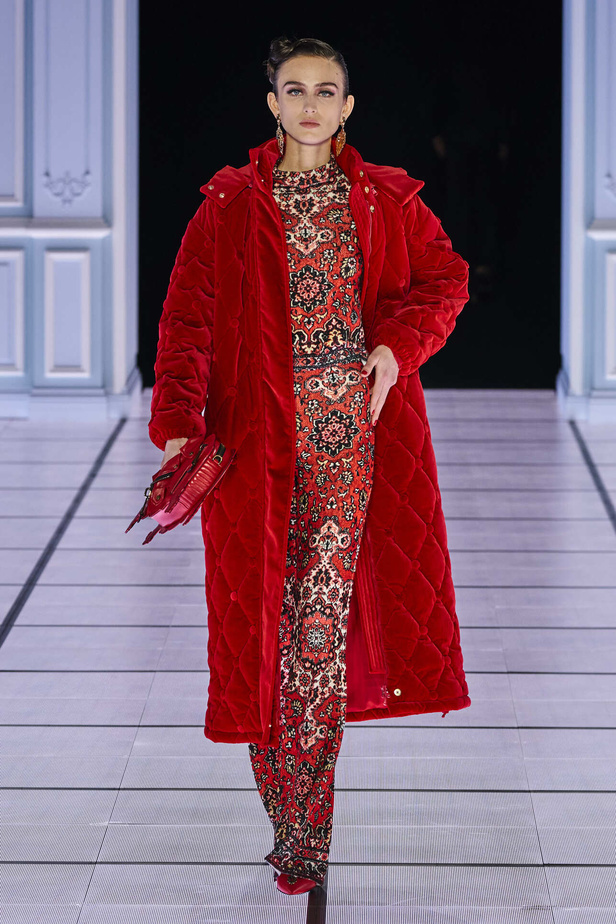 عرض أزياء مجموعة Moschino لموسم خريف وشتاء 2022 في ميلانو