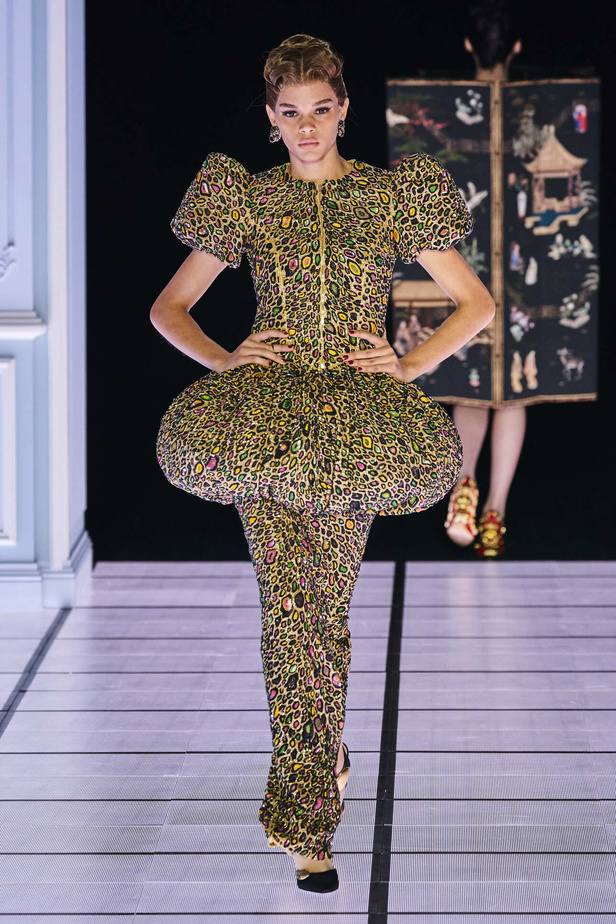 عرض أزياء مجموعة Moschino لموسم خريف وشتاء 2022 في ميلانو