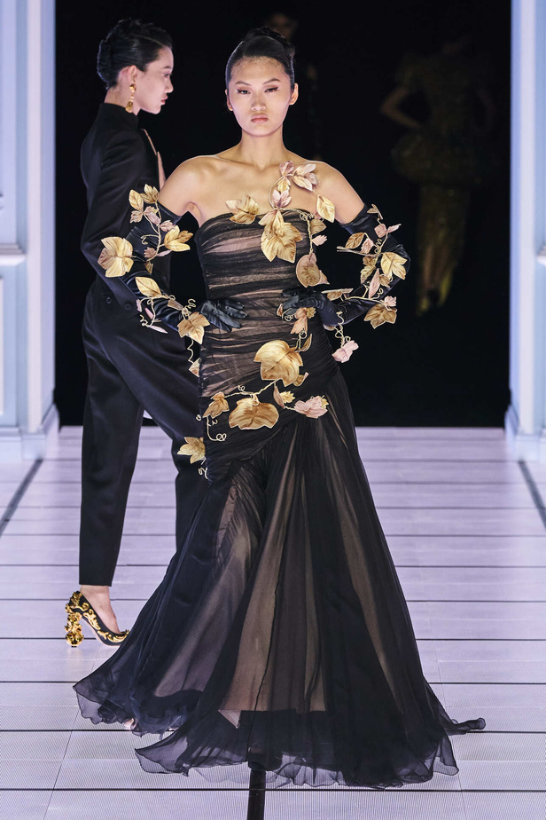 عرض أزياء مجموعة Moschino لموسم خريف وشتاء 2022 في ميلانو