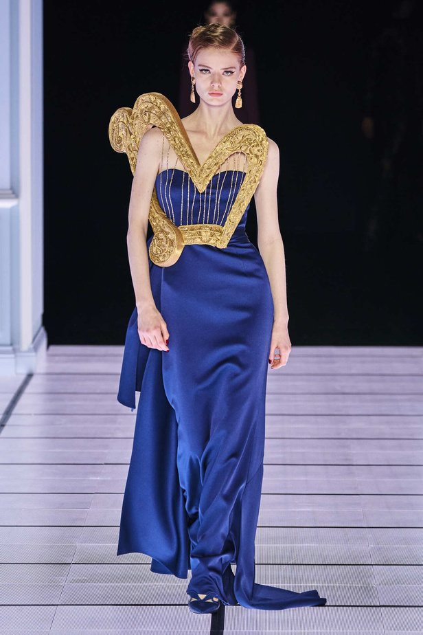 عرض أزياء مجموعة Moschino لموسم خريف وشتاء 2022 في ميلانو