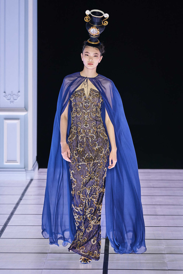 عرض أزياء مجموعة Moschino لموسم خريف وشتاء 2022 في ميلانو